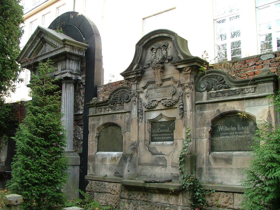 Zdjęcie ilustracyjne: Old Jewish Cemetery of Wroclaw (Poland) - German Grave29.jpg