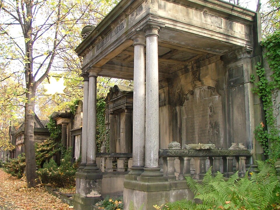 Zdjęcie ilustracyjne: Old Jewish Cemetery of Wroclaw (Poland) - German Grave34.jpg