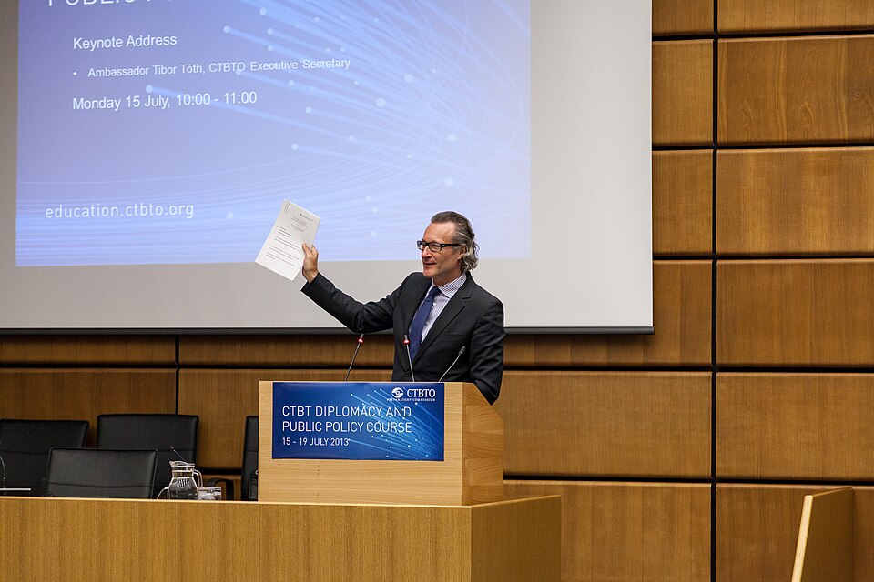 Zdjęcie ilustracyjne: CTBT Diplomacy & Public Policy course - July 2013 (9378949990).jpg