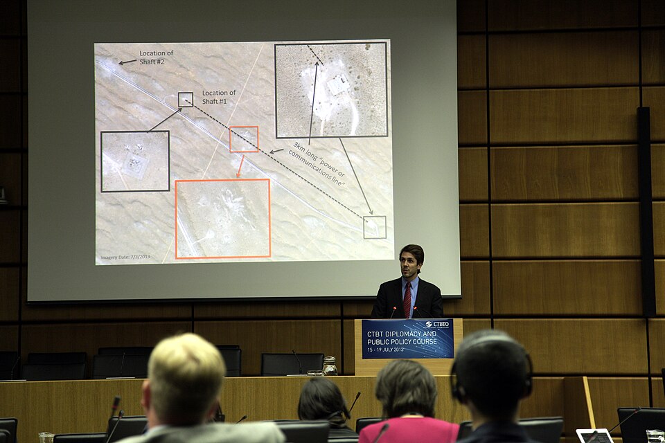 Zdjęcie ilustracyjne: CTBT Diplomacy & Public Policy course - July 2013 (9376127099).jpg