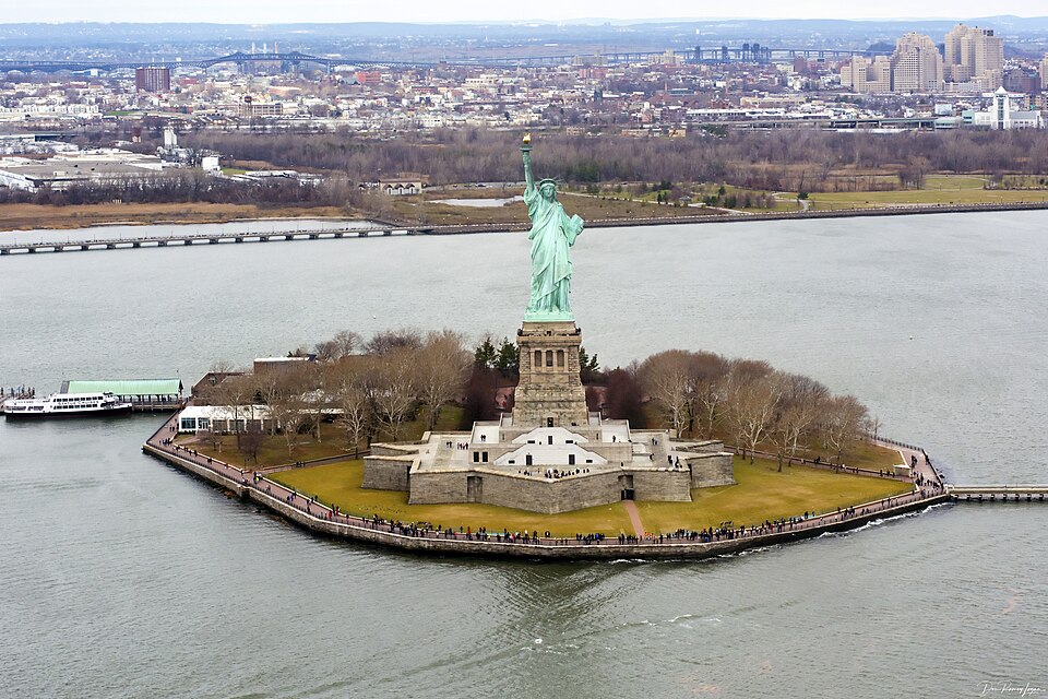 Zdjęcie ilustracyjne: Liberty Island photo Don Ramey Logan.jpg