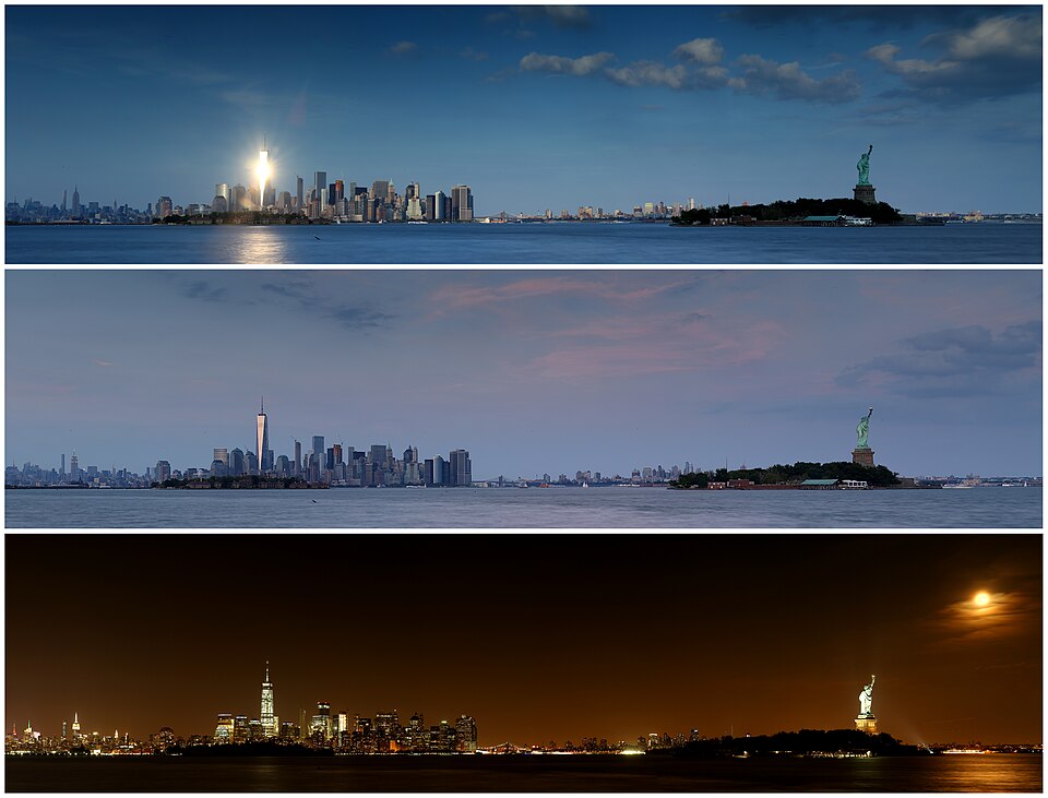 Zdjęcie ilustracyjne: Manhattan, Statue of Liberty, and Super Moon from Liberty State Park, Triptych (20459776144).jpg
