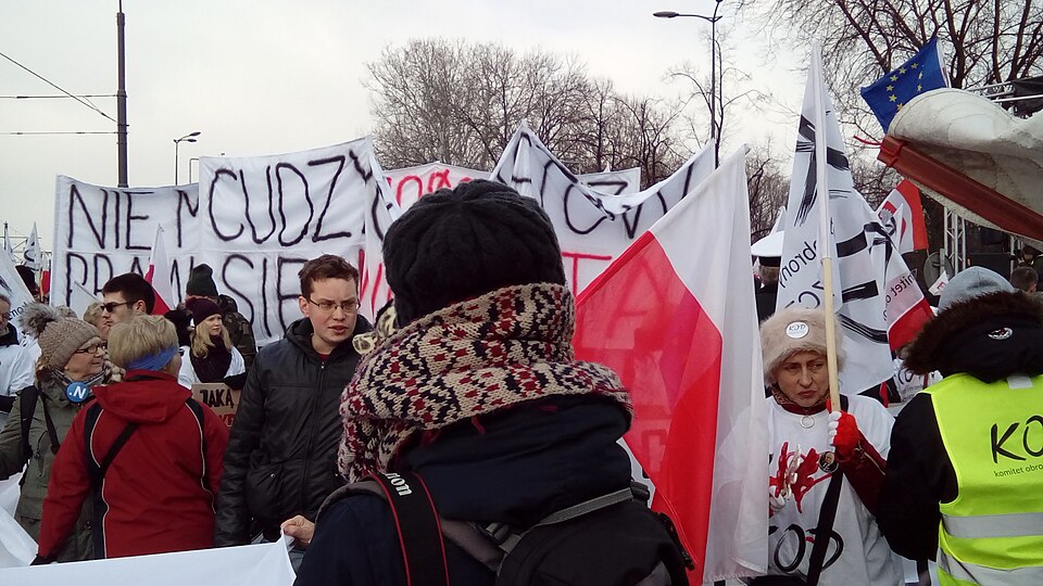 Zdjęcie ilustracyjne: Demonstracja KOD w obronie Lecha Wałęsy 01.JPG