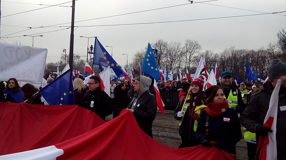 Zdjęcie ilustracyjne: Demonstracja KOD w obronie Lecha Wałęsy 03.JPG