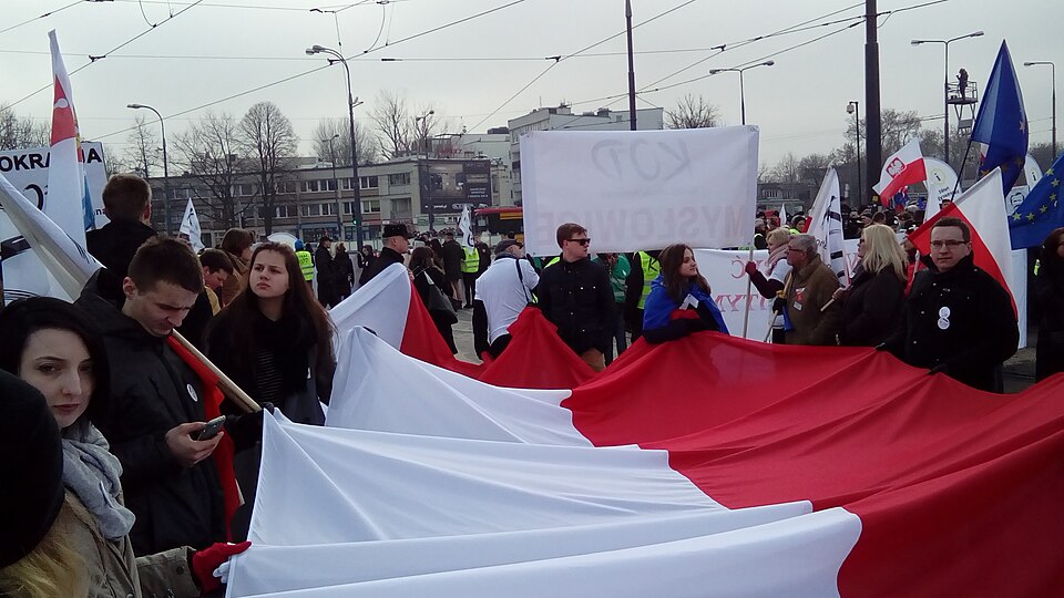 Zdjęcie ilustracyjne: Demonstracja KOD w obronie Lecha Wałęsy 06.JPG