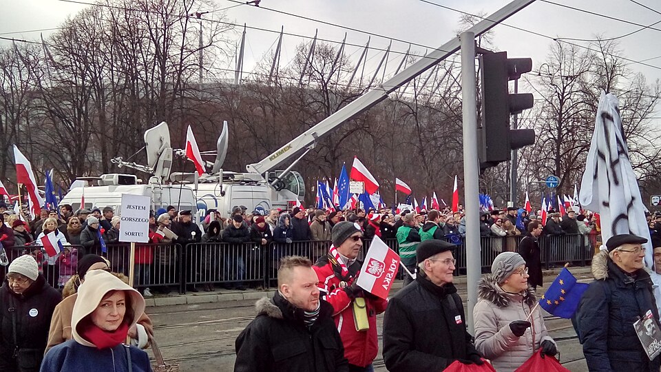 Zdjęcie ilustracyjne: Demonstracja KOD w obronie Lecha Wałęsy 05.JPG