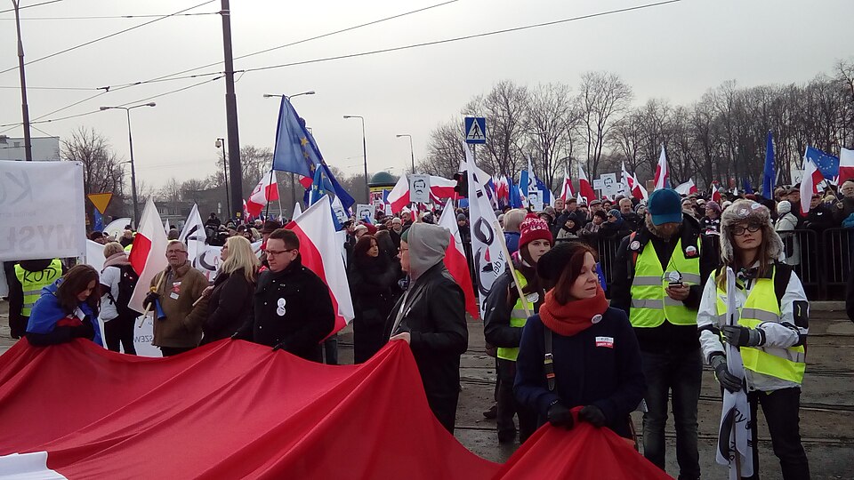 Zdjęcie ilustracyjne: Demonstracja KOD w obronie Lecha Wałęsy 07.JPG