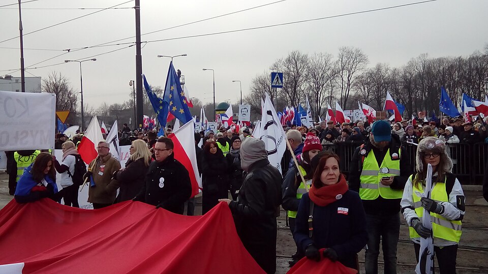 Zdjęcie ilustracyjne: Demonstracja KOD w obronie Lecha Wałęsy 08.JPG