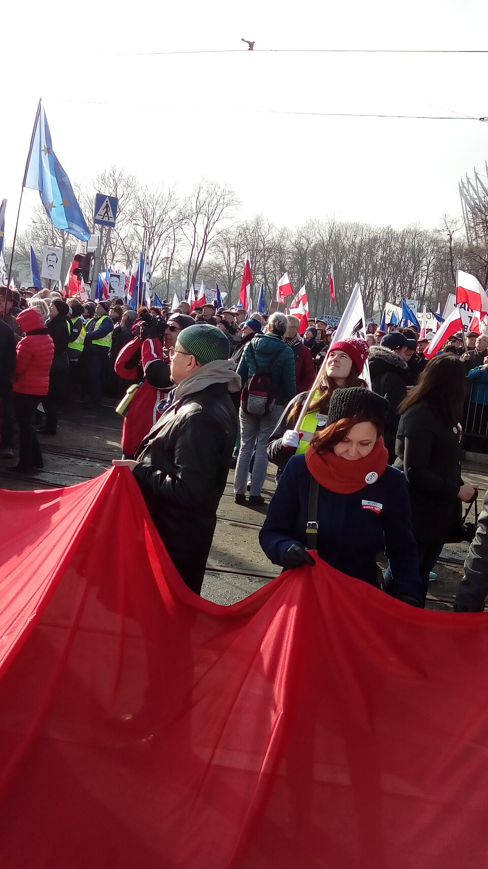 Zdjęcie ilustracyjne: Demonstracja KOD w obronie Lecha Wałęsy 10.JPG