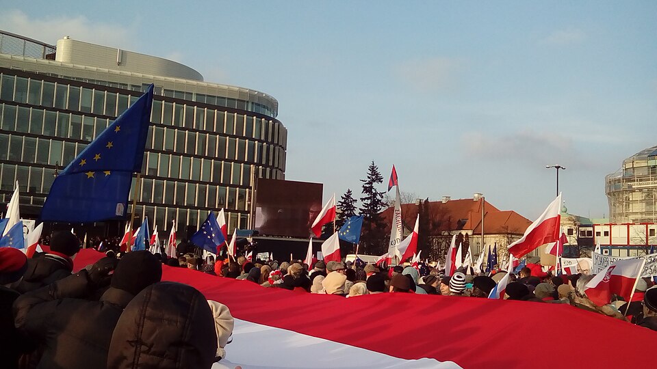 Zdjęcie ilustracyjne: Demonstracja KOD w obronie Lecha Wałęsy 26.JPG
