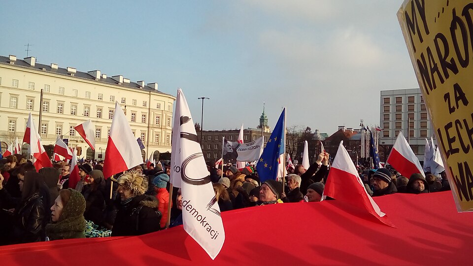 Zdjęcie ilustracyjne: Demonstracja KOD w obronie Lecha Wałęsy 27.JPG