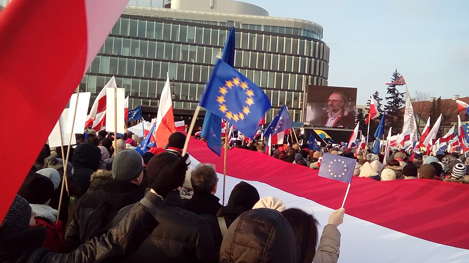Zdjęcie ilustracyjne: Demonstracja KOD w obronie Lecha Wałęsy 30.JPG