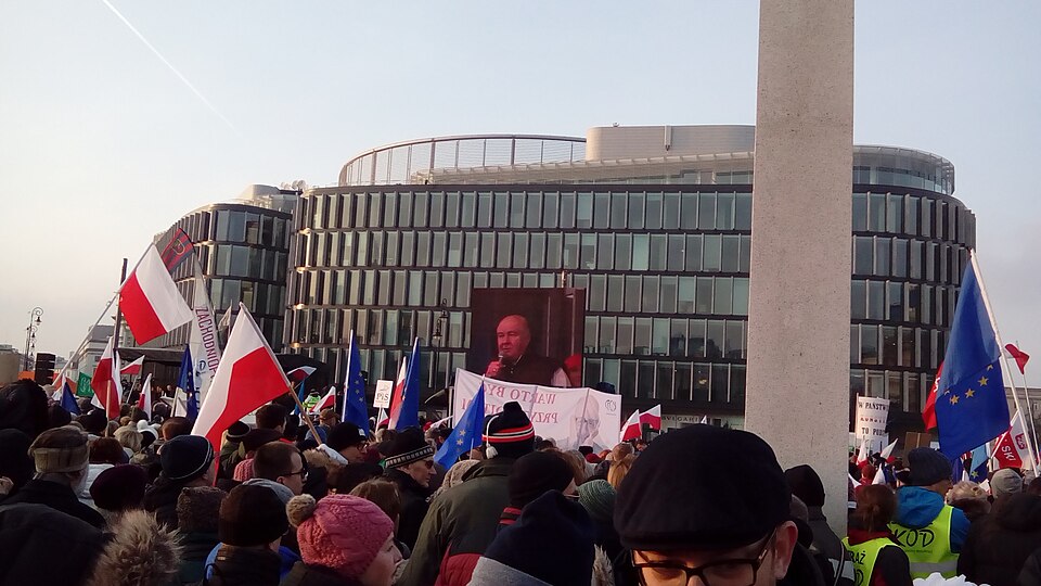 Zdjęcie ilustracyjne: Demonstracja KOD w obronie Lecha Wałęsy 32.JPG