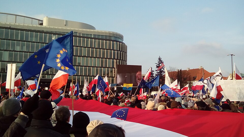 Zdjęcie ilustracyjne: Demonstracja KOD w obronie Lecha Wałęsy 31.JPG