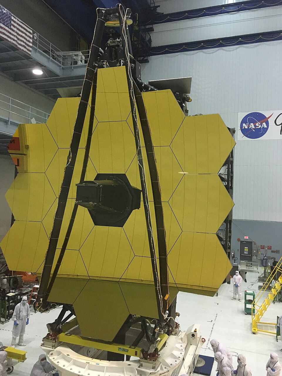 Zdjęcie ilustracyjne: James Webb Space Telescope Revealed (26226852114).jpg