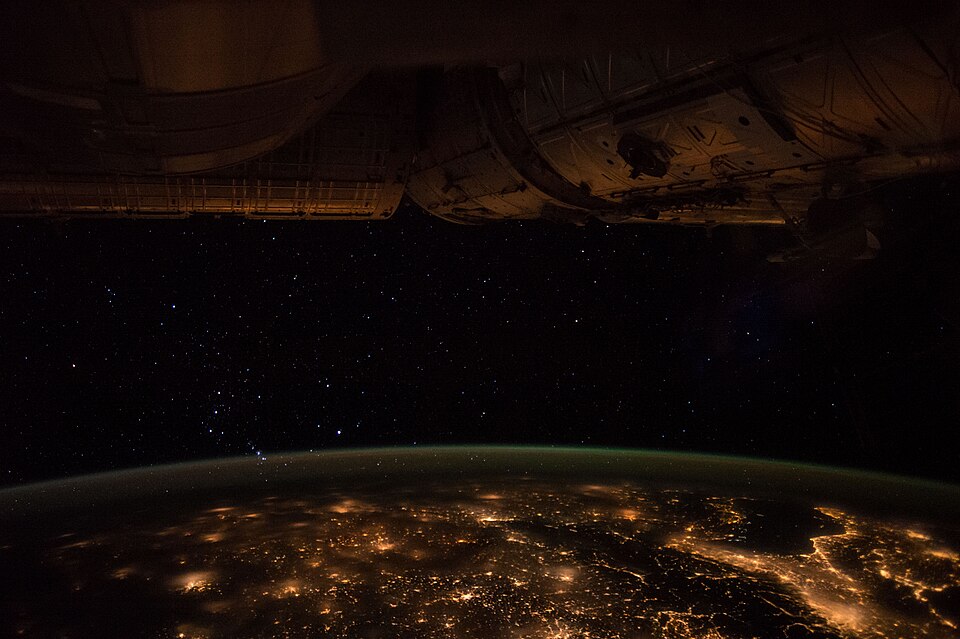 Zdjęcie ilustracyjne: ISS-49 Europe city lights illuminate the ISS.jpg