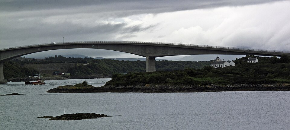 Zdjęcie ilustracyjne: Skye Bridge from Kyle of Lochalsh. - panoramio.jpg