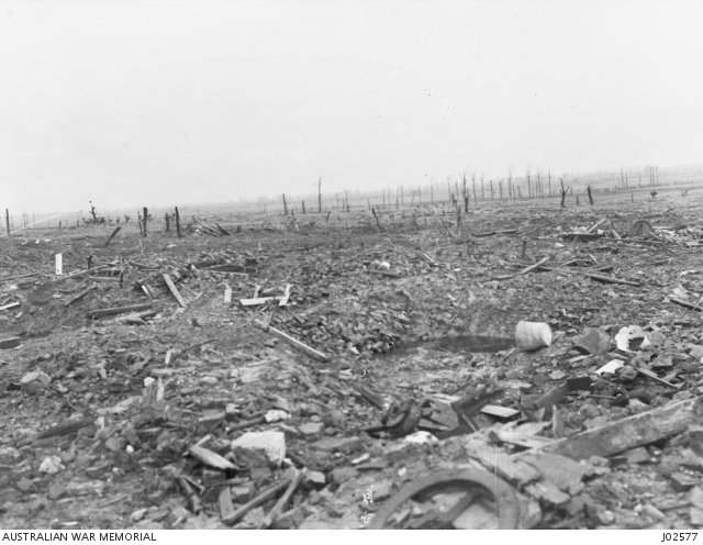Zdjęcie ilustracyjne: AWM J02577 A landscape of Merris after World War I.jpg