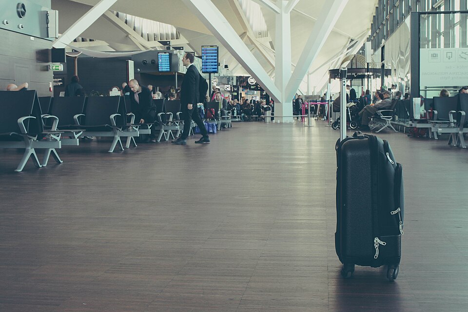 Zdjęcie ilustracyjne: At the Gdansk airport (Unsplash).jpg