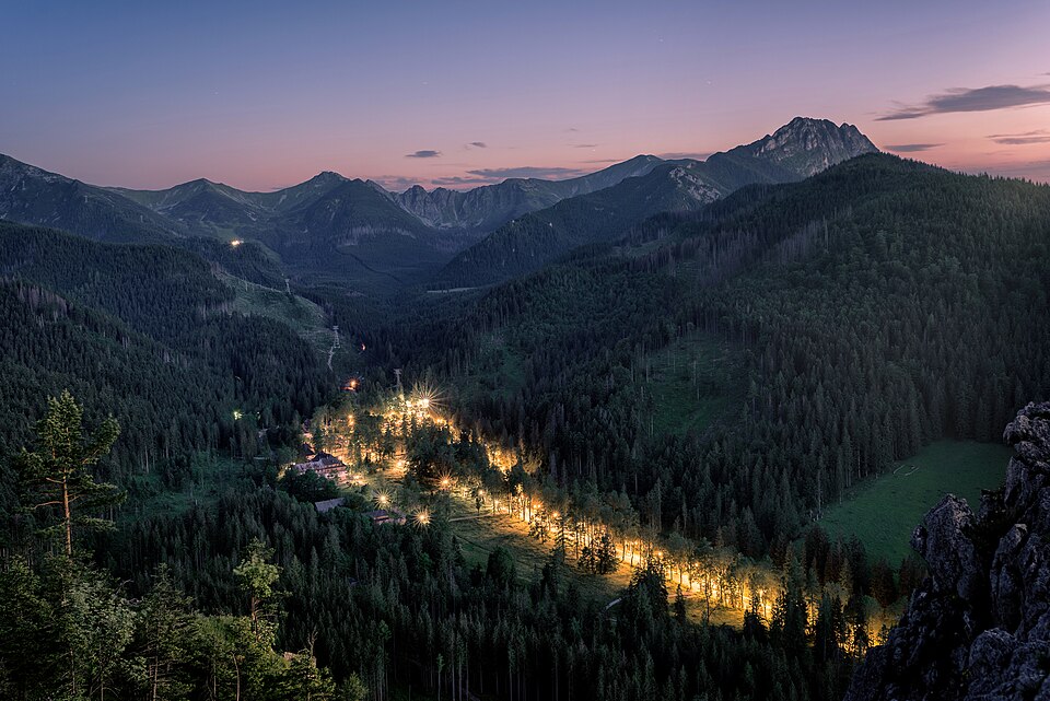 Zdjęcie ilustracyjne: Nosal i widok na Tatry.jpg