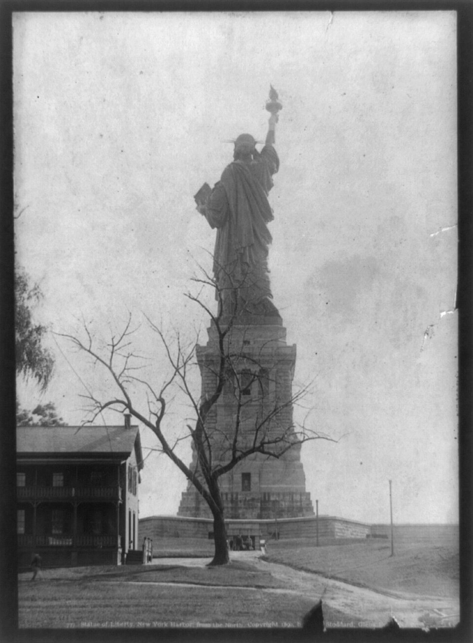 Zdjęcie ilustracyjne: Statue of Liberty, New York Harbor, from the North LCCN2002716175.jpg