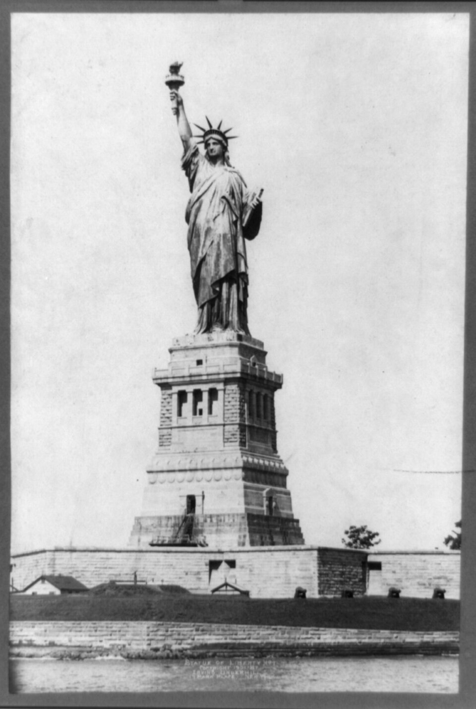 Zdjęcie ilustracyjne: Statue of Liberty LCCN2002716183.jpg