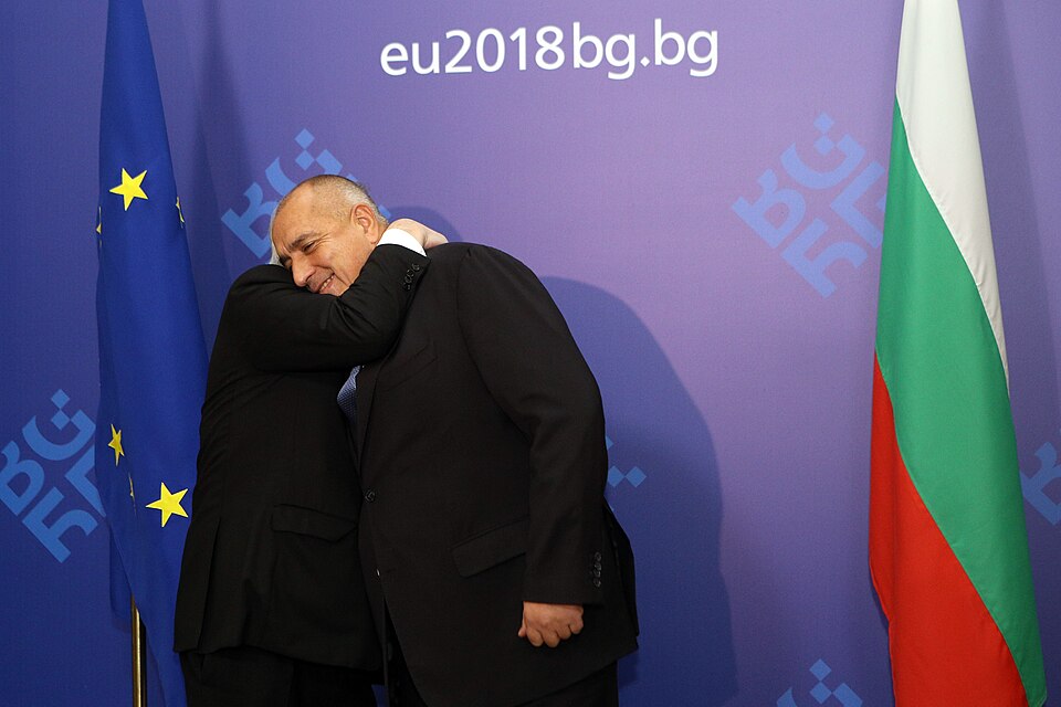 Zdjęcie ilustracyjne: Bulgarian PM Boyko Borissov welcomes Jean-Claude Juncker at the Council of Ministers in Sofia (39615235662).jpg