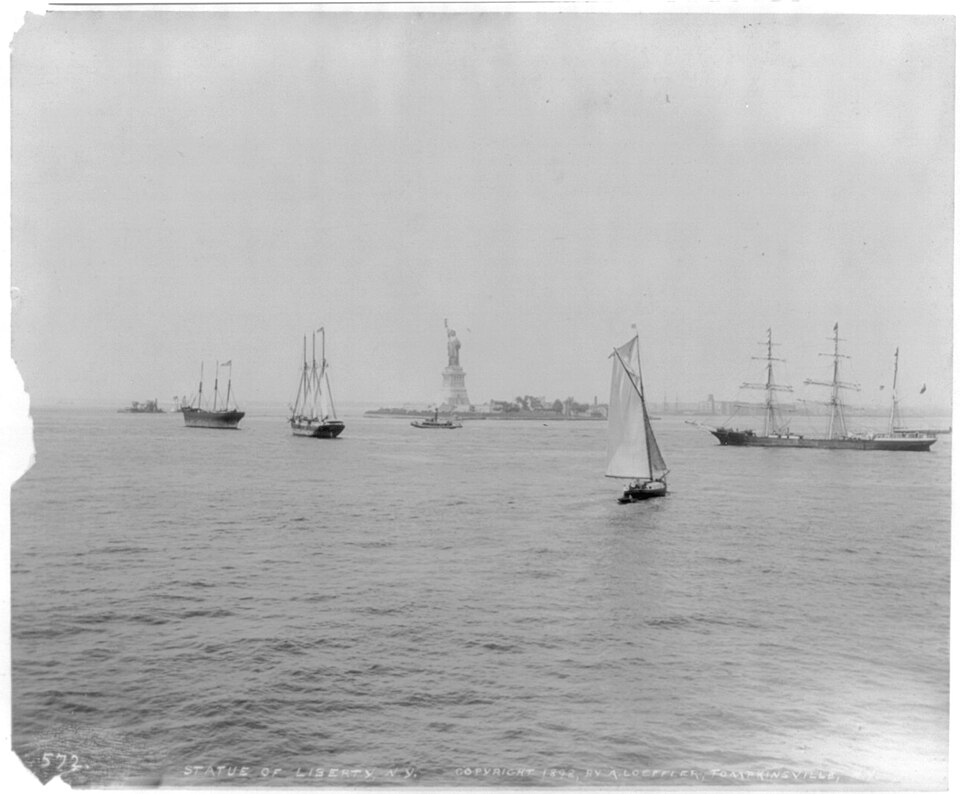 Zdjęcie ilustracyjne: N.Y. (City) Harbor- Statue of Liberty from Battery Point LCCN2006687011.jpg