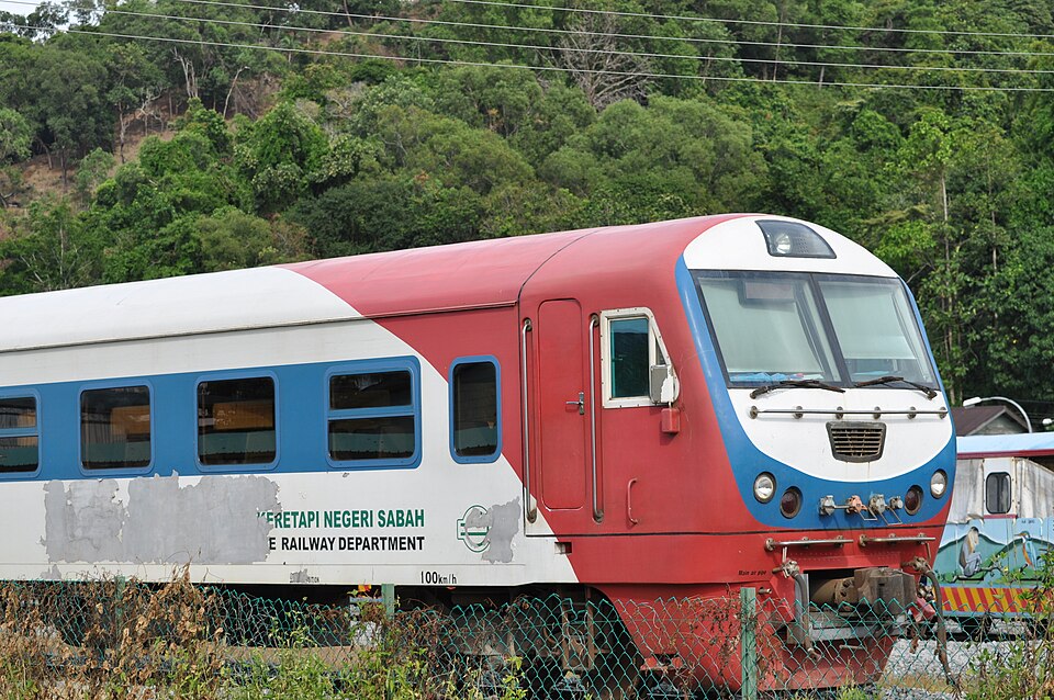 Zdjęcie ilustracyjne: One of the more modern railcars (11931531035).jpg