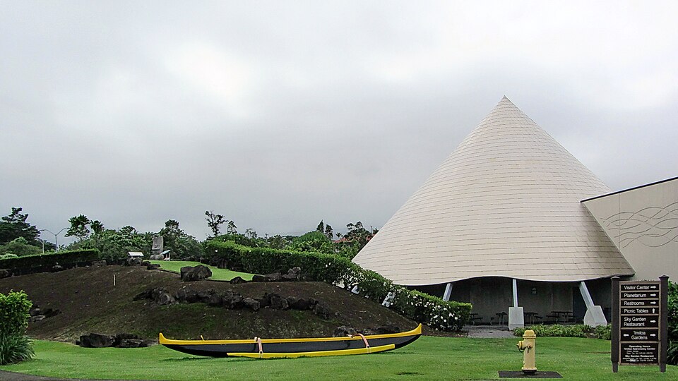 Zdjęcie ilustracyjne: Imiloa Astronomy Center, Hilo (504318) (23162884739).jpg
