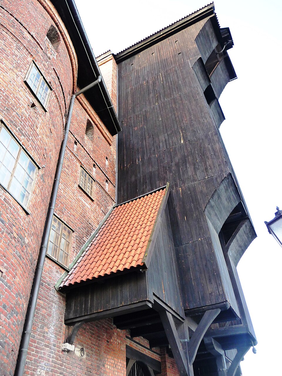 Zdjęcie ilustracyjne: The Medieval Gdansk Crane, Gdansk Poland 2.jpg