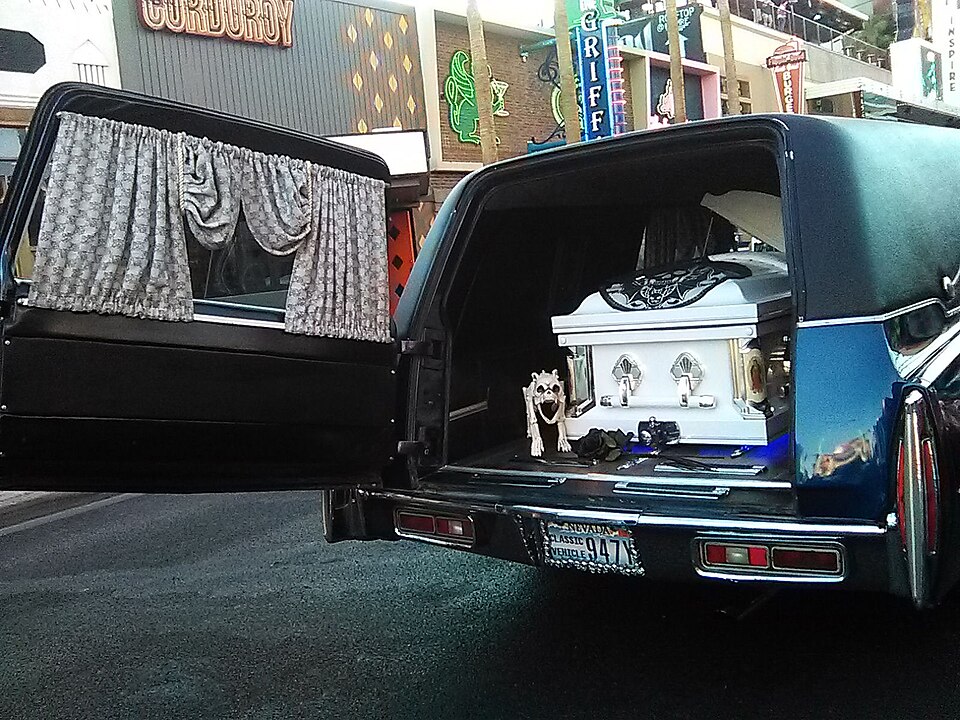 Zdjęcie ilustracyjne: Hearse - Abbey Road Car Show.jpg