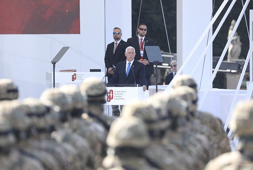 Zdjęcie ilustracyjne: Mike Pence in Warsaw in Poland 80th anniversary of World War II at Piłsudski Square in Warsaw.jpg