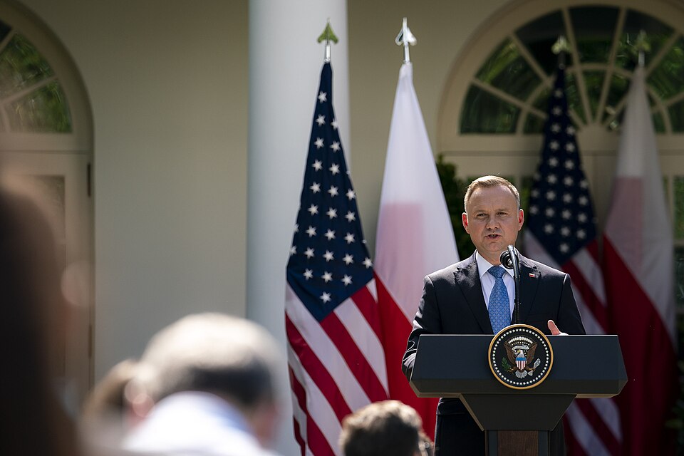 Zdjęcie ilustracyjne: President Trump Visits with the President of Poland (50044023577).jpg