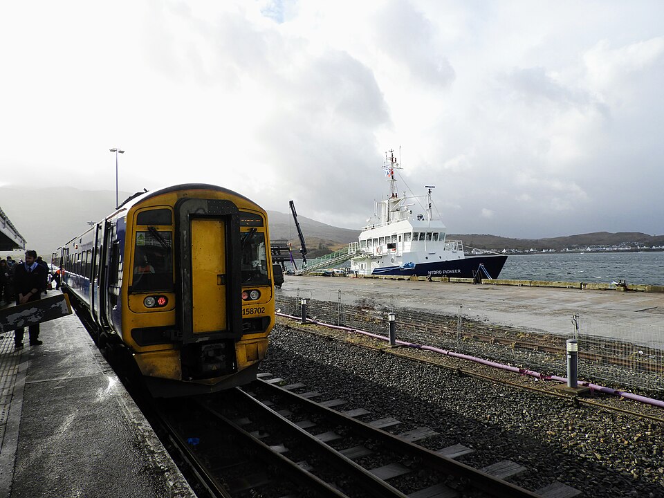 Zdjęcie ilustracyjne: 158702 at Kyle of Lochalsh (48930603031).jpg