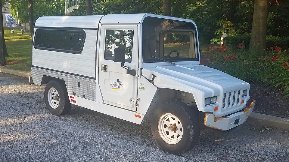 Zdjęcie ilustracyjne: University of Akron E-Ride Industries EXV2 Electric Utility Vehicle (50127401358).jpg