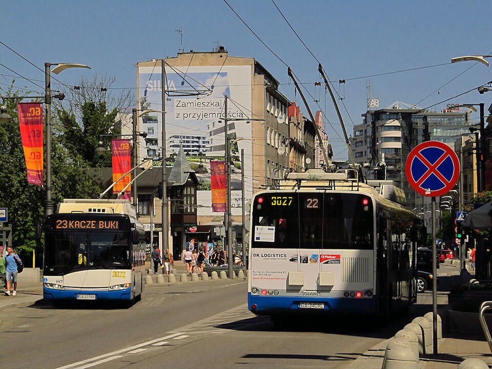 Zdjęcie ilustracyjne: Solaris Trollino 12M, -3022 & -3027, PKT Gdynia (40304913830).jpg