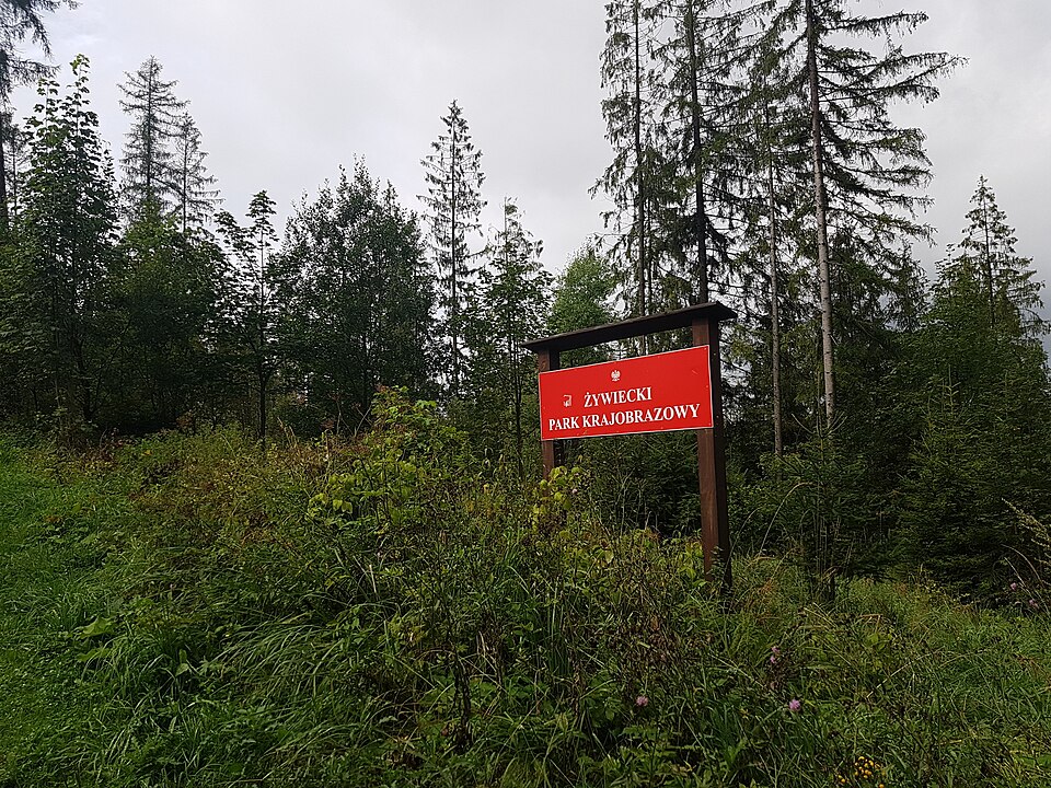 Zdjęcie ilustracyjne: Żywiecki Park Krajobrazowy, tabliczka.jpg
