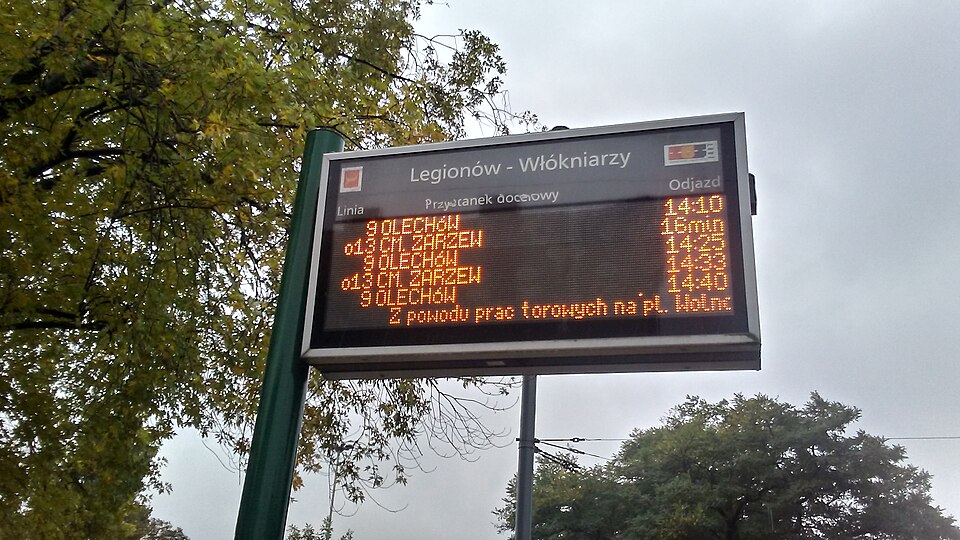 Zdjęcie ilustracyjne: Passenger information system display at a bus stop in Łódź, Poland.jpg