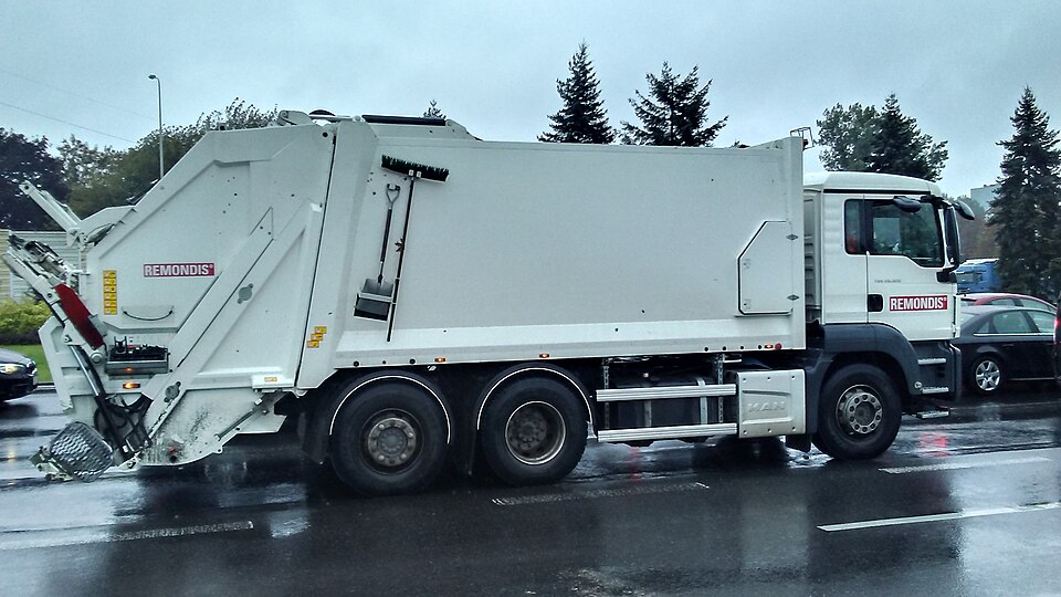 Zdjęcie ilustracyjne: Remondis vehicle in Łodź, Poland.jpg