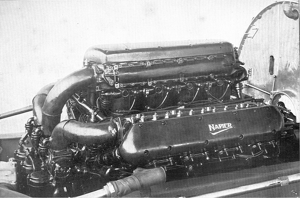 Zdjęcie ilustracyjne: Bluebird's Napier Lion engine (Montagu, Cars and Motor-Cycles, 1928).jpg