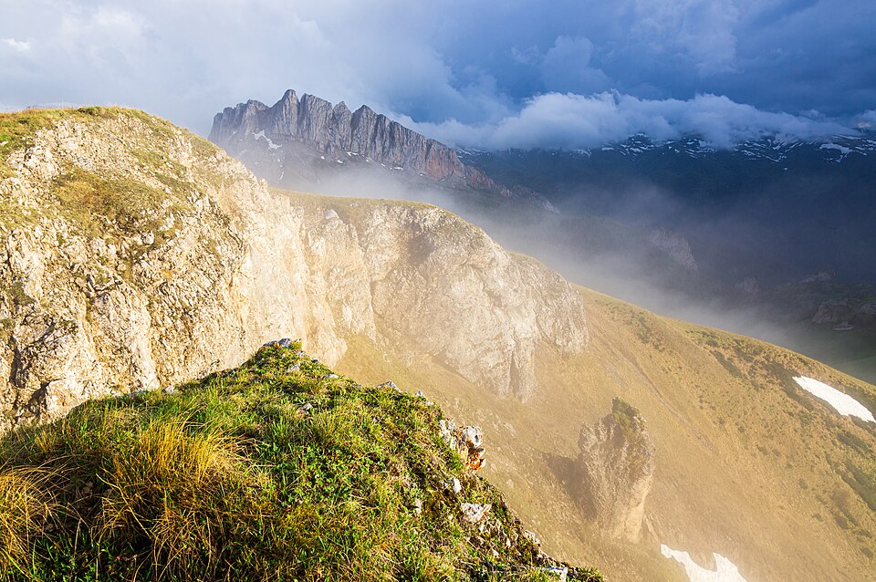 Zdjęcie ilustracyjne: Asbestnaya Mount, Adygea, Гора Асбестная, виды с вершины, Адыгея, Западный Кавказ.jpg