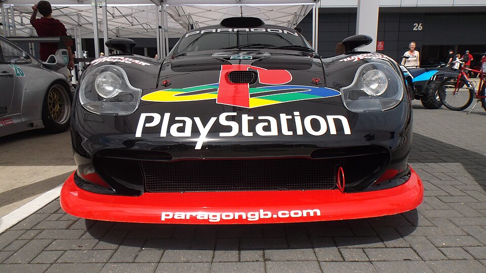 Zdjęcie ilustracyjne: A Modern Racing Car (28719945772).jpg