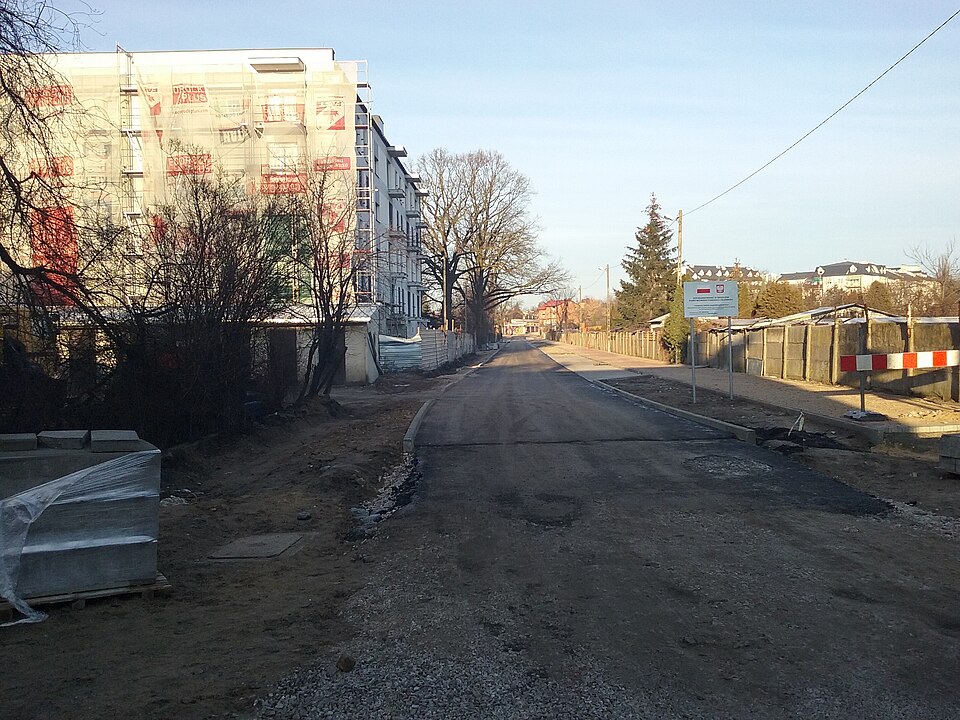 Zdjęcie ilustracyjne: Construction of a housing estate from the government's Mieszkanie + program, Tomaszów Mazowiecki, Poland, Dec 2020.jpg