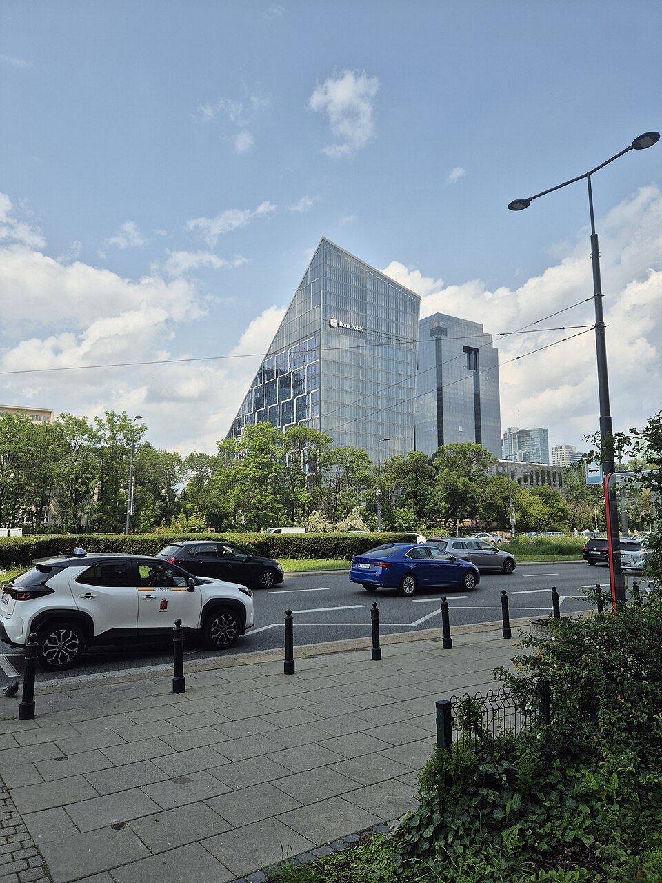 Zdjęcie ilustracyjne: Chmielna 89 and V Tower in Warsaw, Poland, 2025.jpg