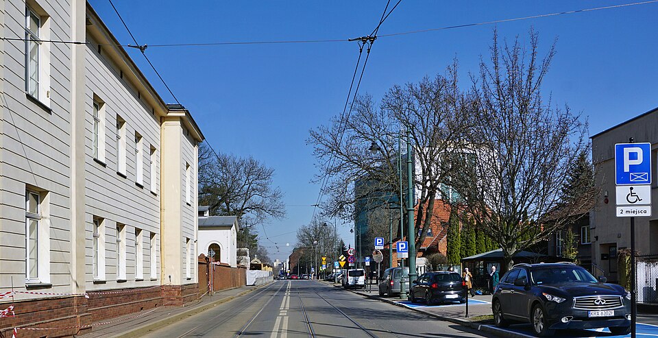Zdjęcie ilustracyjne: Rakowicka Street, view to N, Kraków, Poland.jpg