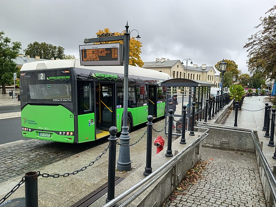 Zdjęcie ilustracyjne: 20251007 110858 Electrically-powered city bus, Piotrków Trybunalski, Poland.jpg