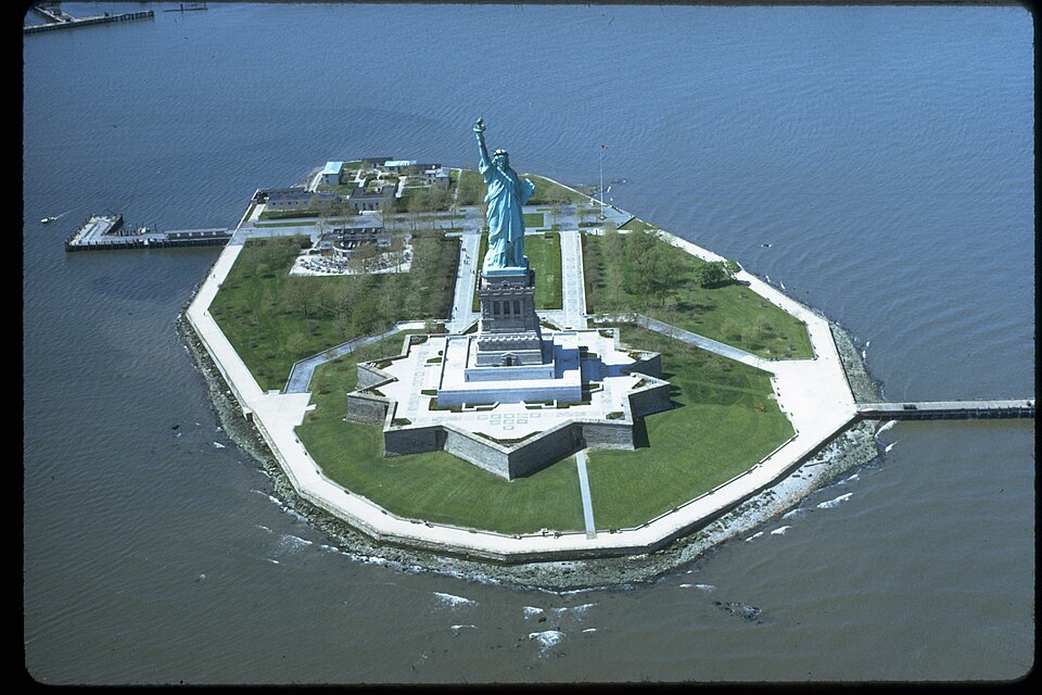 Zdjęcie ilustracyjne: Statue of Liberty National Monument STLI4459.jpg