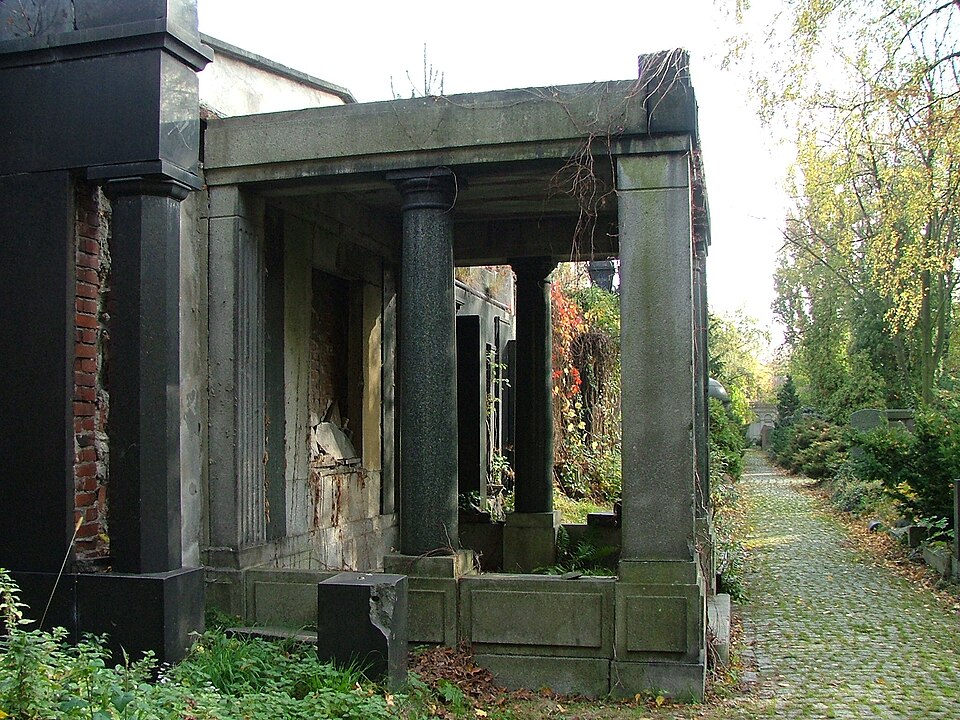 Zdjęcie ilustracyjne: Old Jewish Cemetery of Wroclaw (Poland) - German Grave1.jpg