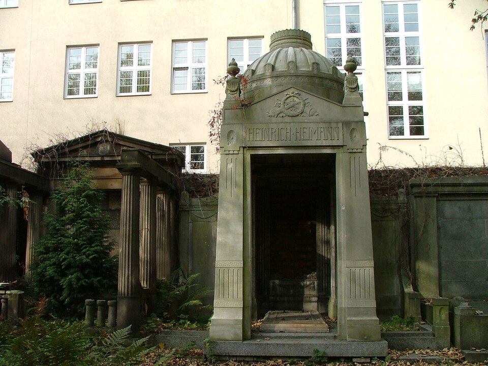 Zdjęcie ilustracyjne: Old Jewish Cemetery of Wroclaw (Poland) - German Grave30.jpg